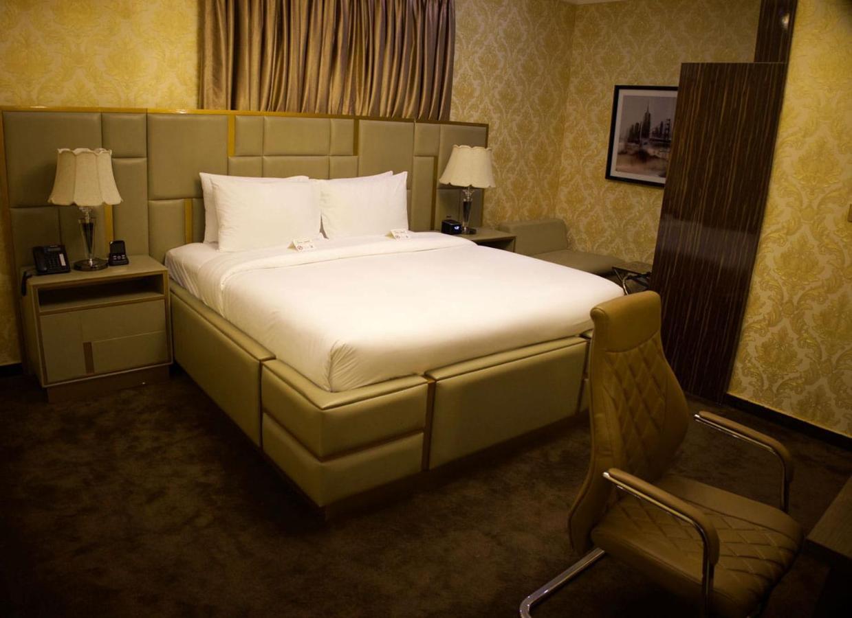 No.1 Hotel Абуджа Екстериор снимка